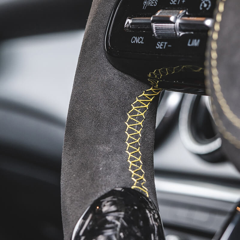 Mercedes Benz AMG - Forged Carbon - Alcantara - Gule Detaljer